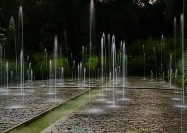 Contemporary Programmable Floor Water Fountains SS304/SS316/ Iron Cast Material