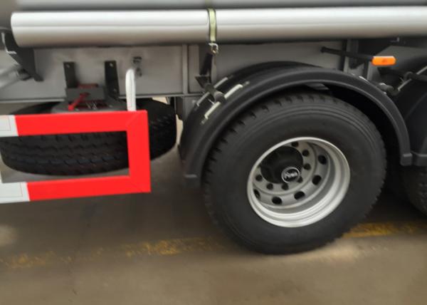 50 - 60 CBM SINOTRUK Oil Tank Truck 3 - 4 Axles Hydraulic Flatbed Trailer
