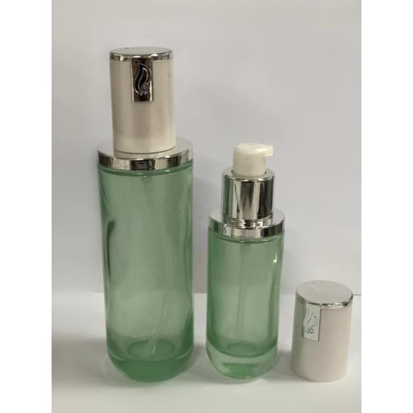 стеклянная бутылка лосьона 30ml с жемчугом цвета просвечивающего зеленого градиента насоса голубым белым