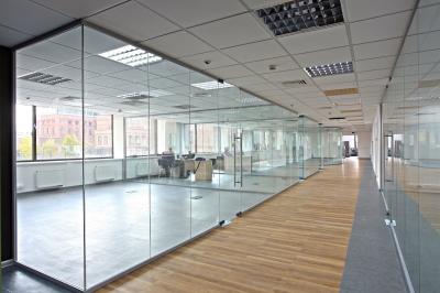 O pó revestiu o quadro modular de vidro das paredes de separação do escritório de 12mm ou o estilo Frameless