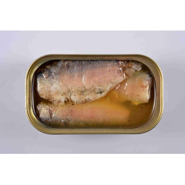 Низким законсервированные натрием рыбы сардины в масле, солят упакованный фаст-фуд сардин