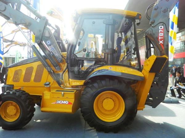 High Driving Speed Compact Wheel Loader XT870 Backhoe Loader, Loader Bucket 1m3 , Dig Bucket 0.3m3