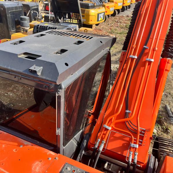 Excavateur hydraulique à pelle japonaise Hitachi ZX210 de 21 tonnes Excavateur d'occasion Avec une capacité de 1m3