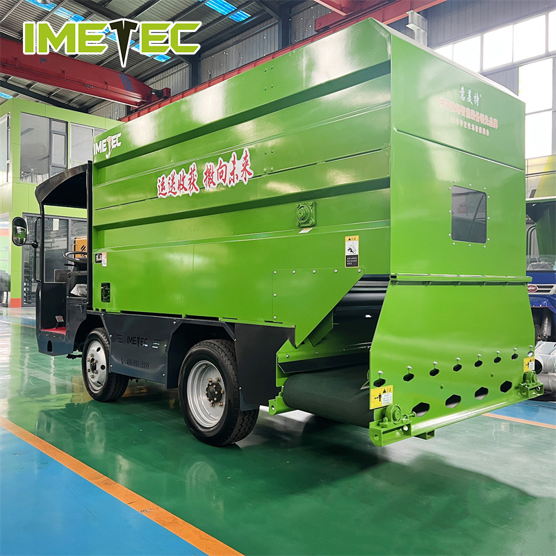 4WD Electric Feed Distribution Silage Wagon Spreader Hay Spreading Car