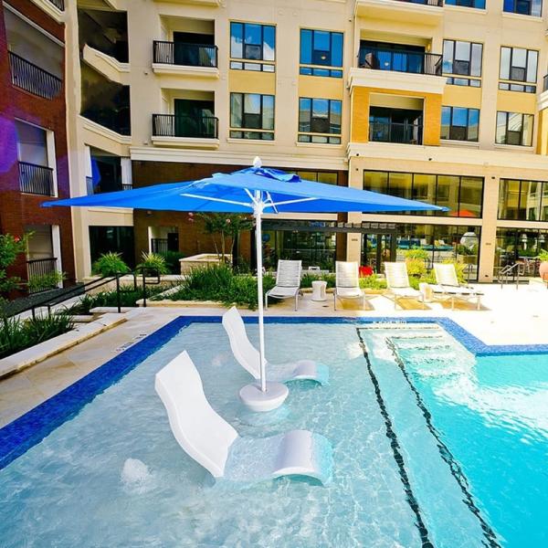 Courtyard Hotel Furniture Modern Outdoor In-Pool Sun Loungers for Hotel Guests