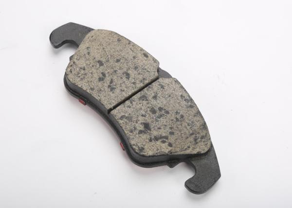 Low Metallic Ceramic Brake Pads USA Green Test 50000-80000 km Warranty