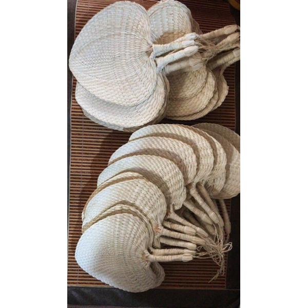 Y-Z Small Cattail Leaf Fan Woven Vintage Summer Paddle Wood Hand Held Fans Supplies Home Decor