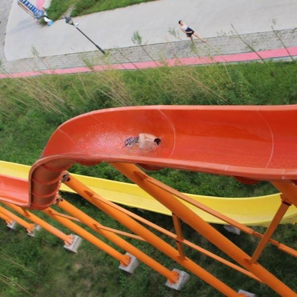 Parque aquático de fibra de vidro Slides de água coloridos 180 convidados/hora