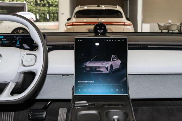 5 Seater 4WD Nio Et5 150 kwh Smart Electric Car High Power Midsize Sedan