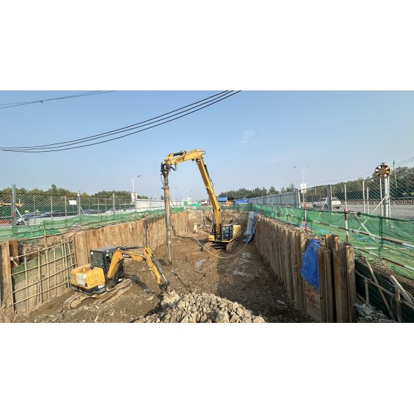 Hydraulic Vibroflot with 220 kN Centrifugal Force 20 m³/min Air Compressor and 500-800 mm Diameter for High Compaction Efficiency