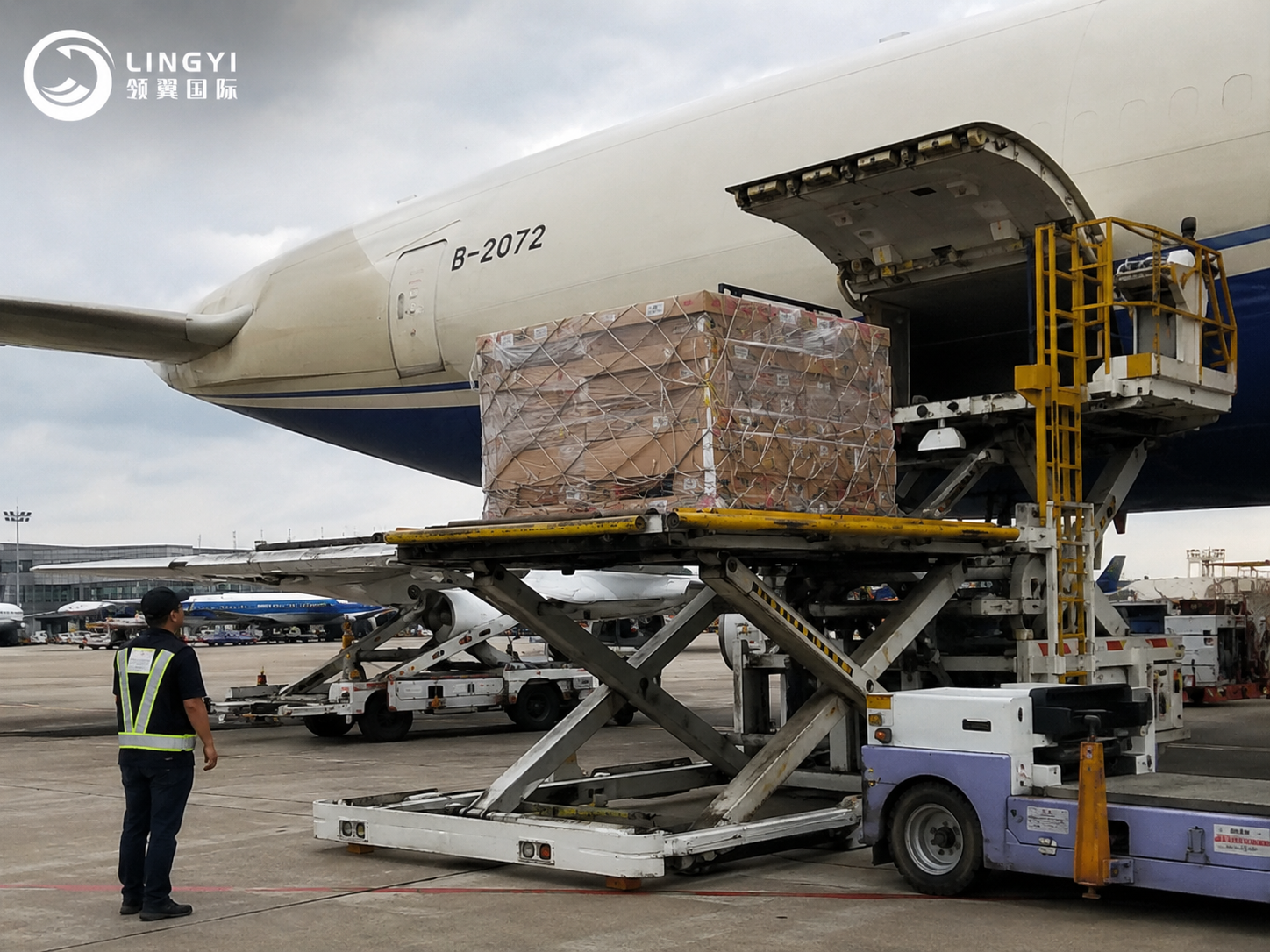 China to France CDG Air Cargo Shipping with Warehouse Consolidation Service