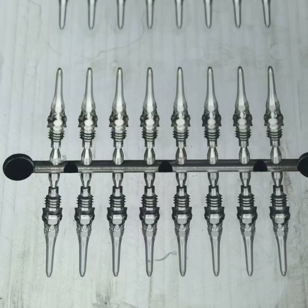 Goupilles de positionnement de moule d'injection de précision pour matériaux résistants à la résine