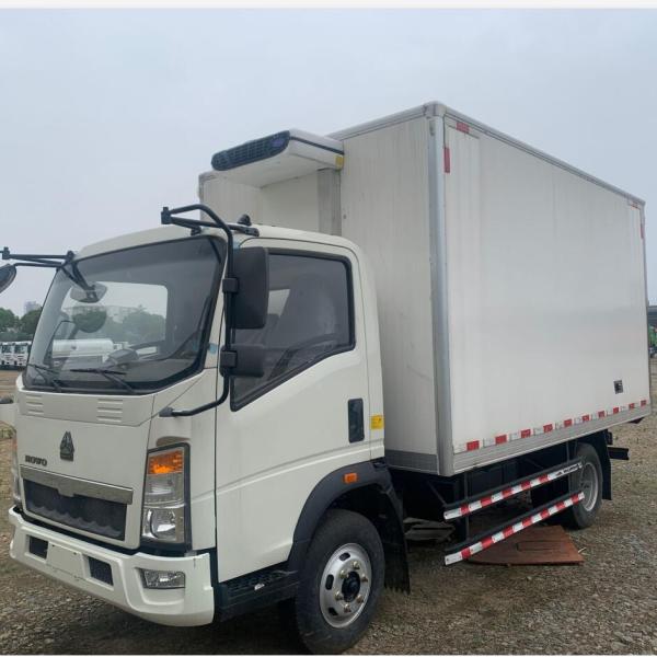 light duty reliable HOWO 4x2 85 hp 3 ton meat reefer truck