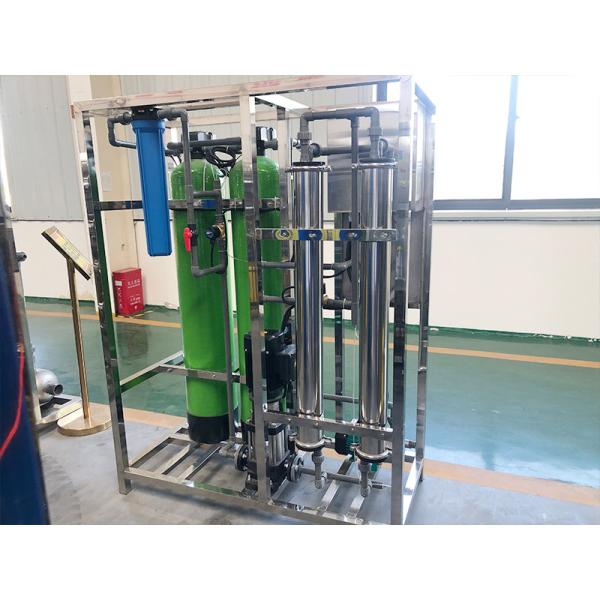 Système de traitement des filtres d'eau potable RO industriel commercial 500LPH dans une boîte en bois