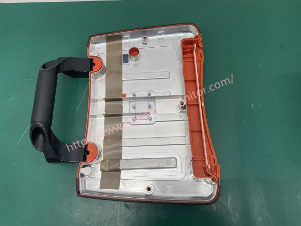 Parte traseira de PRIMEDIC DefiMonitor XD100xe M290 que abriga a tampa com punho