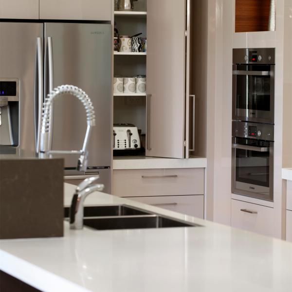 Direct Manufacturer Glossy Beige Plain And Wood Grain Lacquer Modern Designs Kitchen Cabinets Sets Made In China