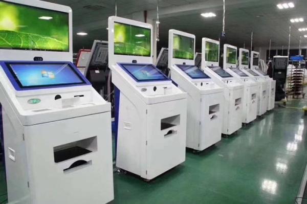 Tempered Glass 300W 350cd/m2 Interactive Touch Screen Kiosk