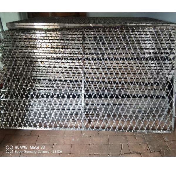 Razor Blade Barbed Wire Mesh Panel Door Fence Netting Protection Mesh