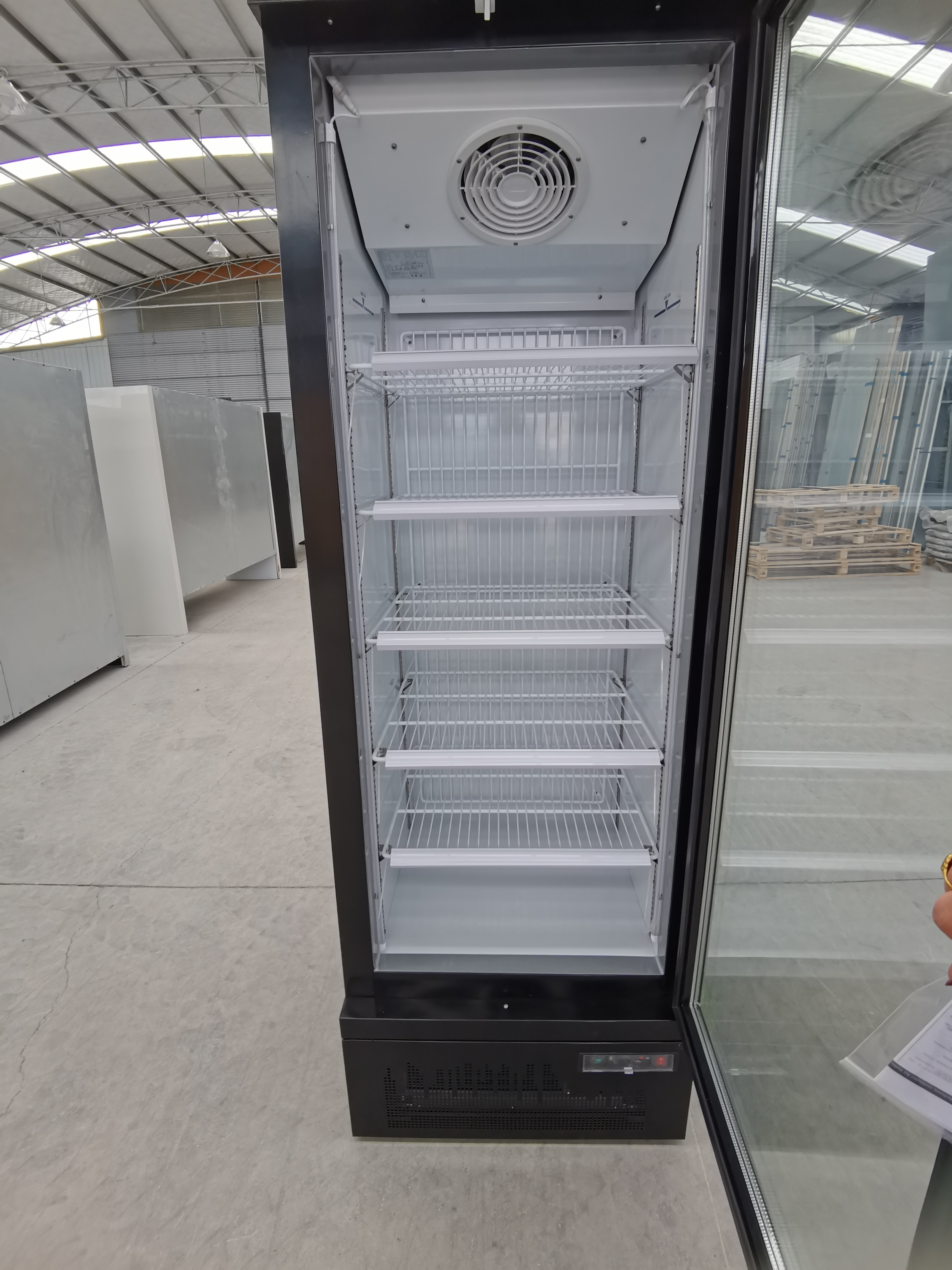 Охладитель напитка чистосердечного тонкого тома 400L коммерчески для пива безалкогольного напитка