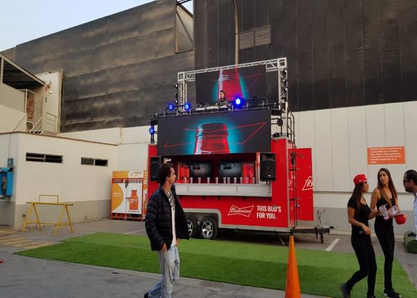 Anti tela conduzida das asas caminhão móvel, brilho alto montado reboque de exposições de diodo emissor de luz de P6 P8