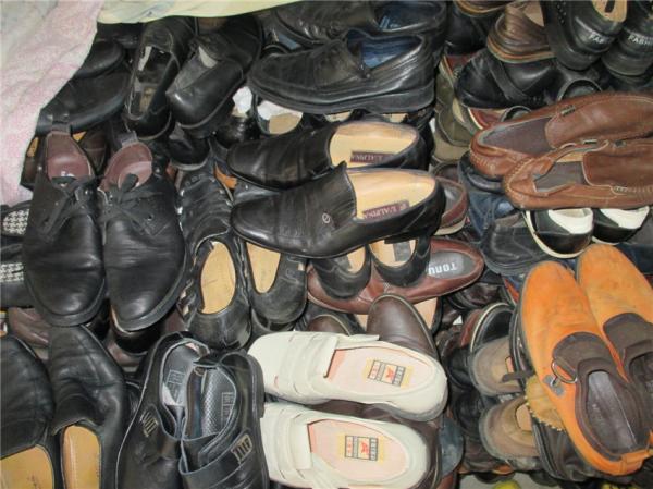 All summer sports shoes，used shoes，old shoes，second hand shoes，used bag，used cloth。
