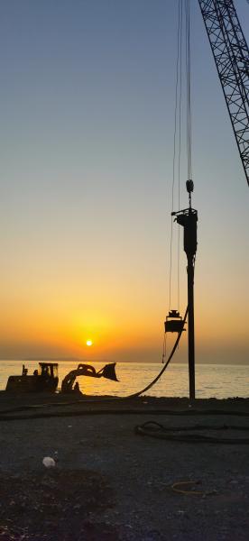 180 KW Vibration Power Bottom Feed Vibrating Piling Machine Reducing Settlement And Increasing Bearing Capacity Made Easy