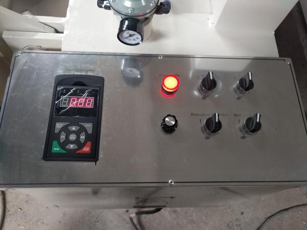 Machine à refaire et à couper des rouleaux de papier kraft à haute vitesse