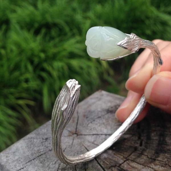 Handcraft Sterling Silver Cuff Bracelet with Sculpted Natural Jade Gardenias Silver Bangle (B6032401GREEN)