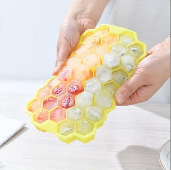 Sustainable Ice Cream Makers Hot Foldable 37-Cavity Honeycomb Silicone Ice Tray with Lid