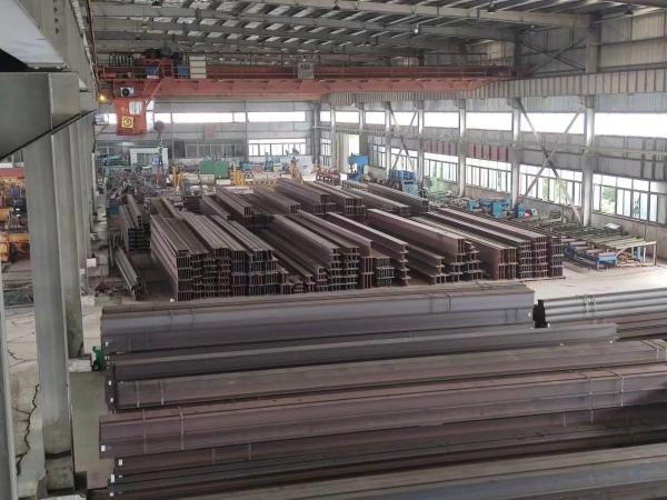Q235 Q345 SS400 I Aço laminado a quente para fins estruturais