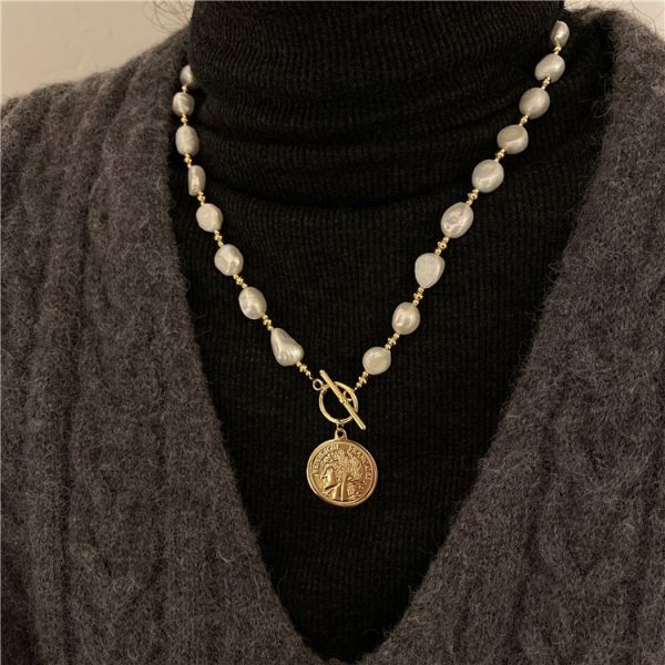 2025 Korea Light Luxury High Baroque Freshwater Pearl Fashion Temperament Sweater Necklace