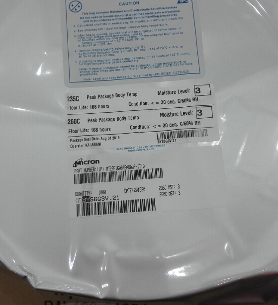 Интегральная схемаа вспышки IC NAND микрона разделяет MT29F1G08ABADAWP-IT: D
