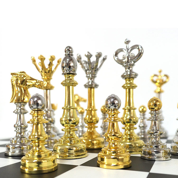 Custom Luxury Gold Silver Gradient Metal Chess Set with Custom Size and Customized Logo in Zinc-Alloy Material
