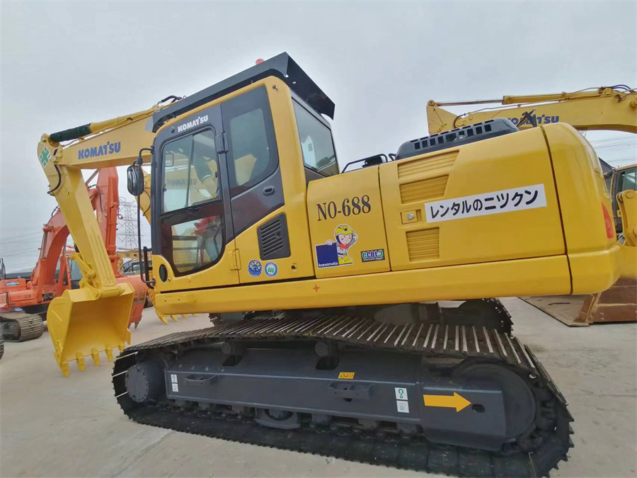 Crawler Pc200-8 использовал экскаватор KOMATSU 20 тонн желтого цвета