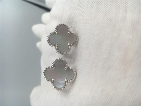 Small Flower Stud Earrings 18K Gold Jewelry With White Mother Of Pearl