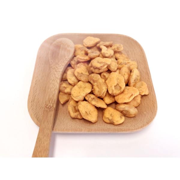 Покрытые зажаренные здоровые обломоки широкой фасоли Фава легких закуск с ИСО