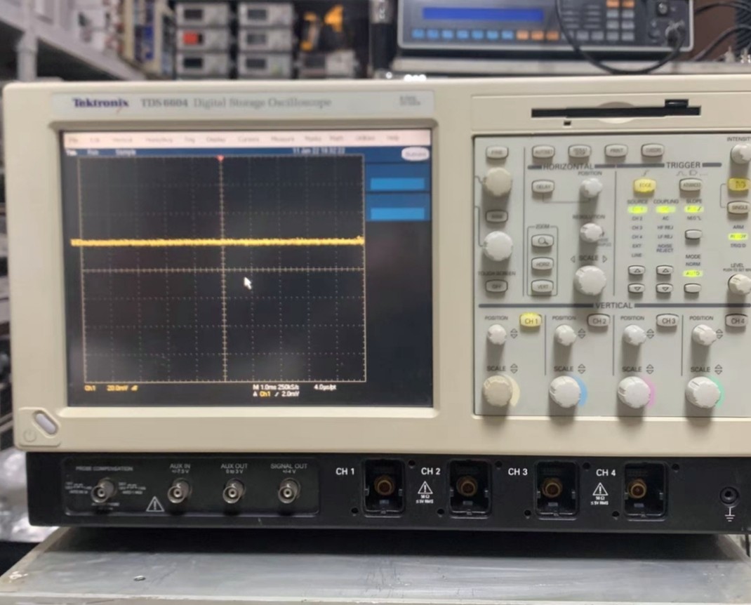 Использованный Осилоскоп Tektronix TDS6604 4 Ch 20/10 GS/S 6GHz Аналоговый Цифровой Осилоскоп