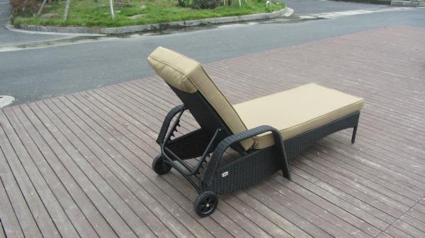 Beach Rattan Sun Lounger With Aluminium Frame Outdoor Rattan Daybed