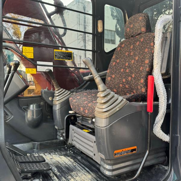 Une excavatrice Hitachi ZX120 abordable et adaptée au concassage