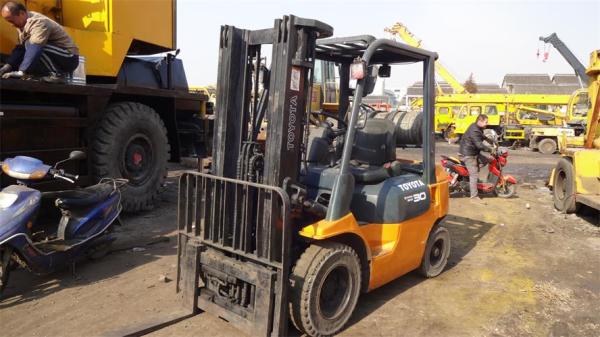 used forklift 3 ton with gas ,used Toyota forklift