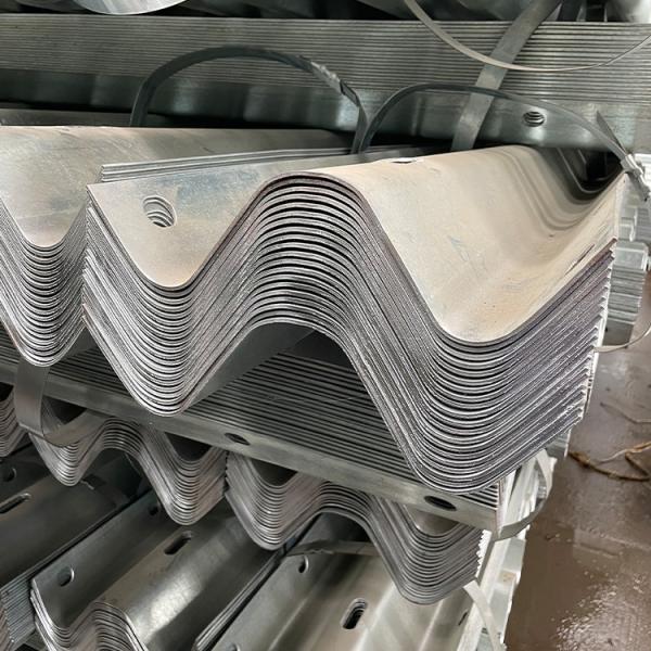 Reboco de zinco personalizado galvanizado a quente W Beam Guardrail para proteção de tráfego africano