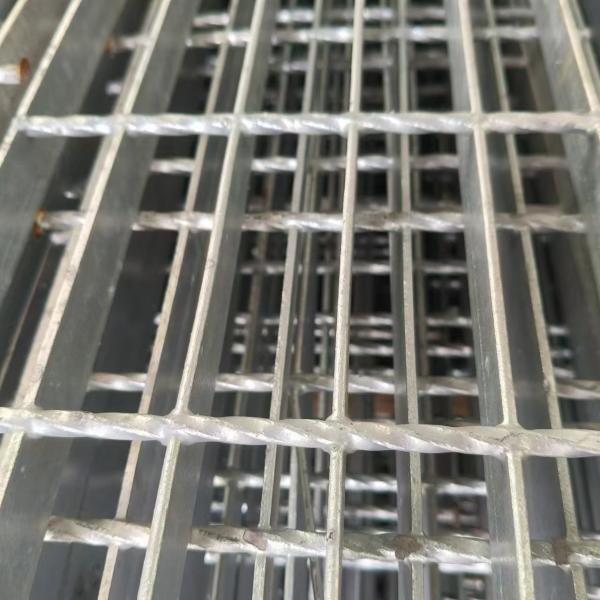 Chemical-Resistant Steel Grating: Suitable for Use in Aggressive Environments