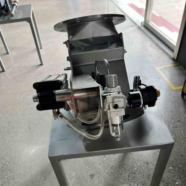 Une soupape directionnelle à plaque d'oscillation avec un angle de 60 ° adaptée au déchargement par gravité