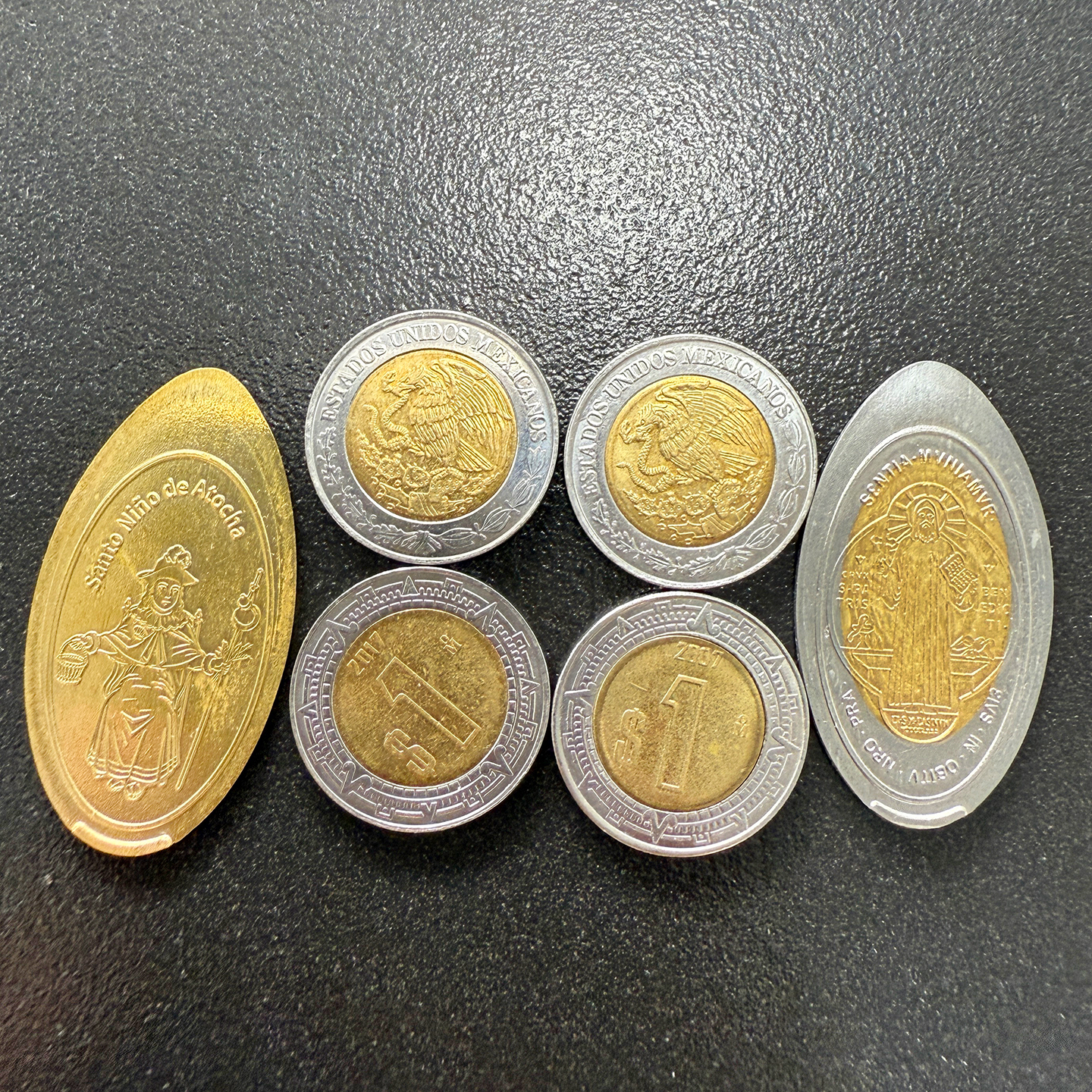 Mechanical No Power Penny Press Machine Manual Hand‑Wheel Souvenir Coin Embossing Stamping Equipment for 1 Mexican Peso Blanks Catholic Sanctuary Museum & Pilgrimage Tourist Spots