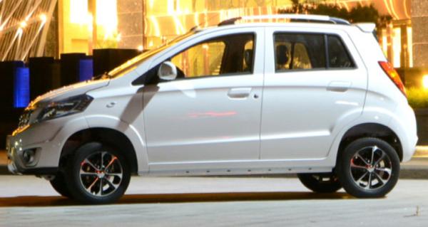 5 Seats Petrol Hatchback 105km/H MT AT Euro Standard Four Wheeler Vehicle