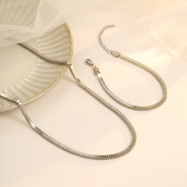 2024 Hot Selling Titanium Steel Necklace Bracelet Hiphop Punk Style Highend Clavicle Chain Design for Men and Women Necklace