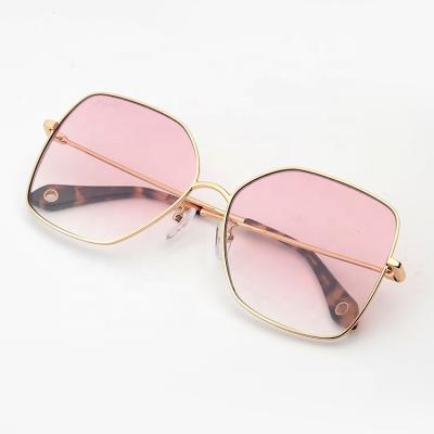 Óculos de sol dados forma do metal das mulheres dos óculos de sol do estilo de vida das senhoras Pentágono à moda feito sob encomenda