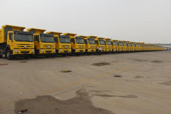 Front Hydraulic Lifting Dump Tipper Truck SINOTRUK HOWO 371HP 12 Wheels LHD 31tons 20-30CBM ZZ3317N3567W