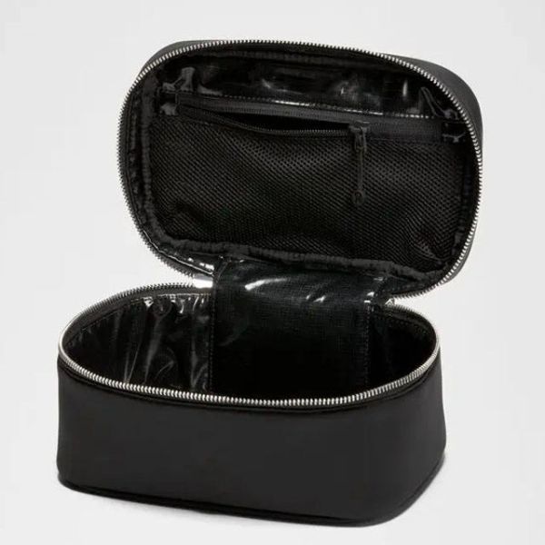 Portable Vegan Leather Cosmetic Cases With Top Handle Double Zipper Custom Logo