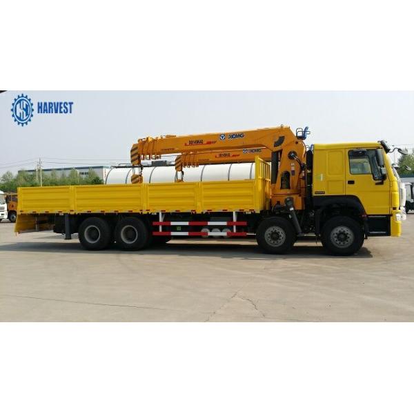 Le camion de la tonne 1400kg SQ14SK4Q de Sinotruck Howo 8x4 371hp 50 a monté la grue